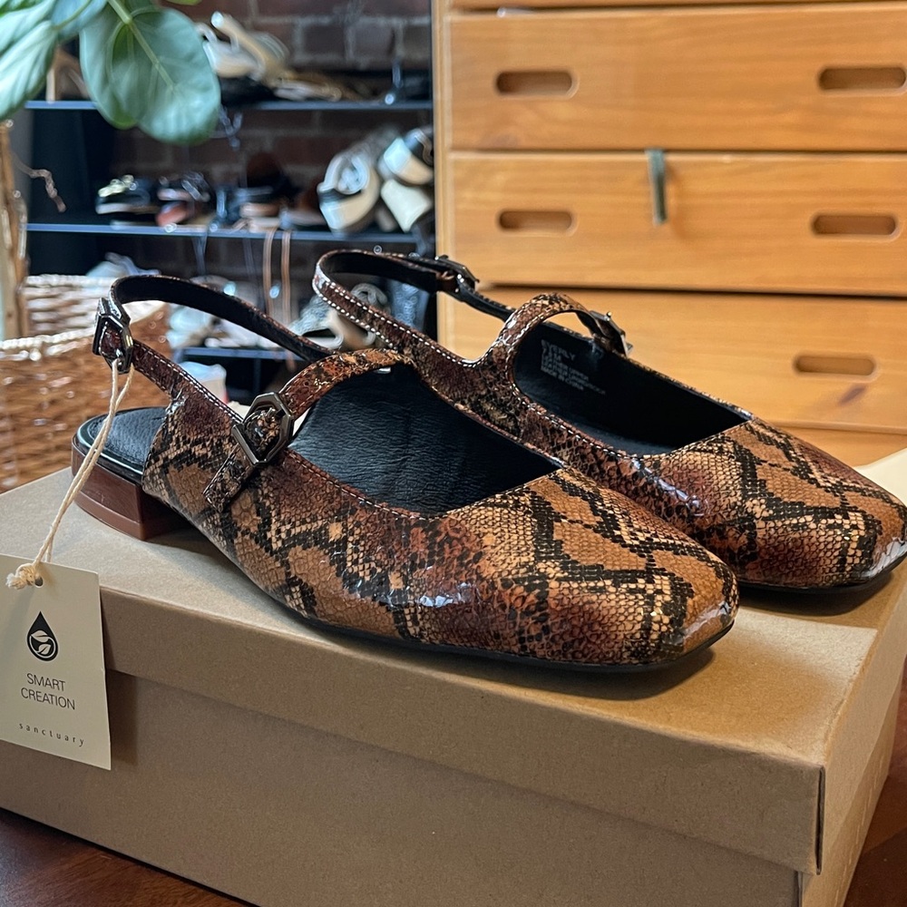 BNWT sanctuary snake print square toe flats